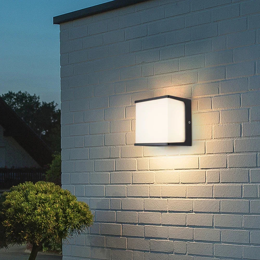 Zewnętrzna lampa ścienna LED AeroCube — wodoodporna, kompaktowa kwadratowa oprawa