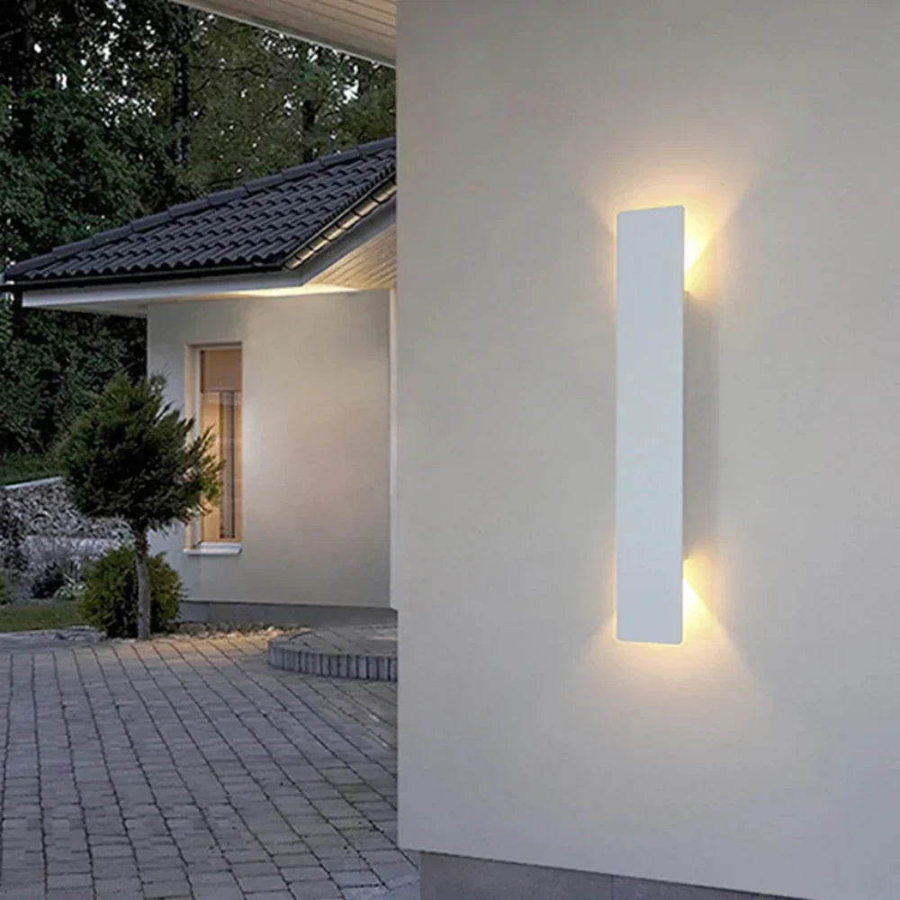 LuxeLite nepromokavé hliníkové venkovní nástěnné svítidlo — LED osvětlení nahoru a dolů