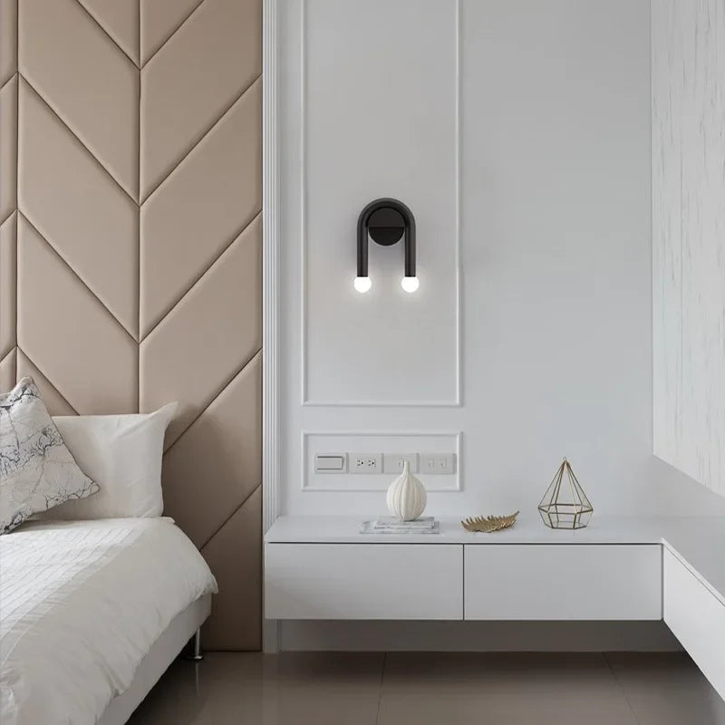 Nowoczesna lampa ścienna Arcus — nordycki minimalistyczny design, matowe czarne żelazo i mleczne szkło LED