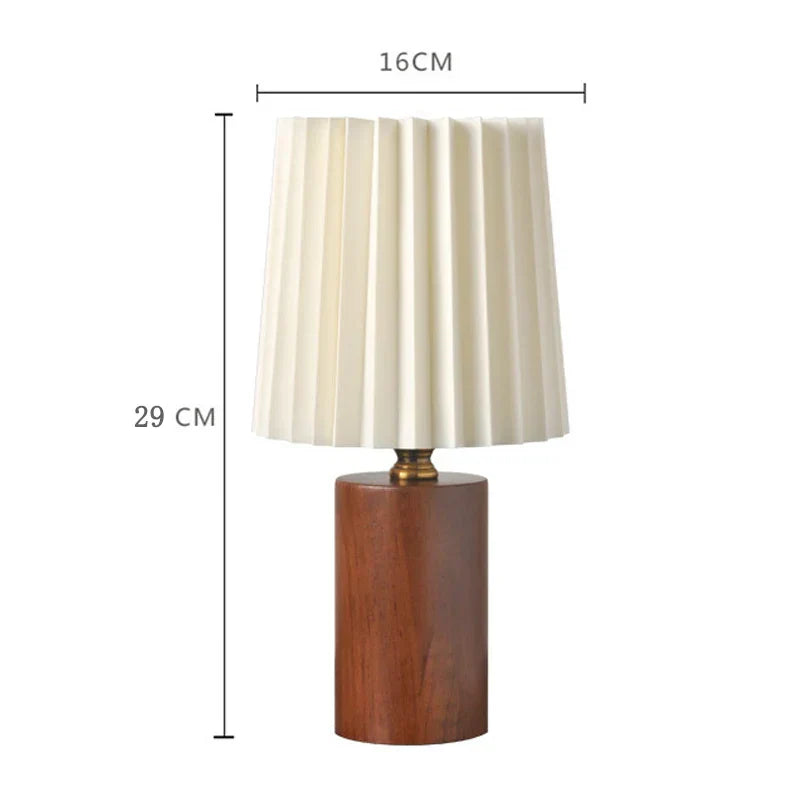 Lampada da tavolo medievale plissettata | Design base in legno nordico | Meowbutter