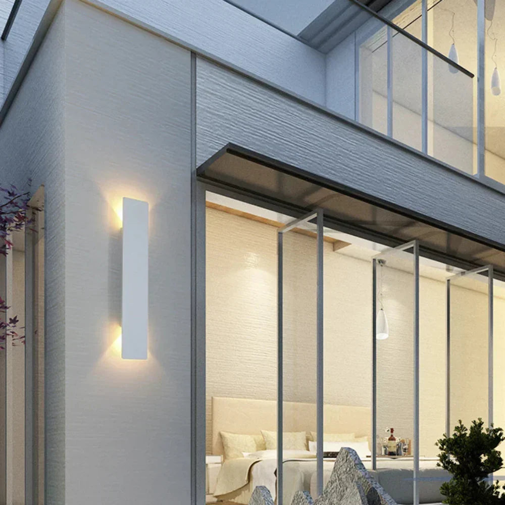 LuxeLite nepromokavé hliníkové venkovní nástěnné svítidlo — LED osvětlení nahoru a dolů