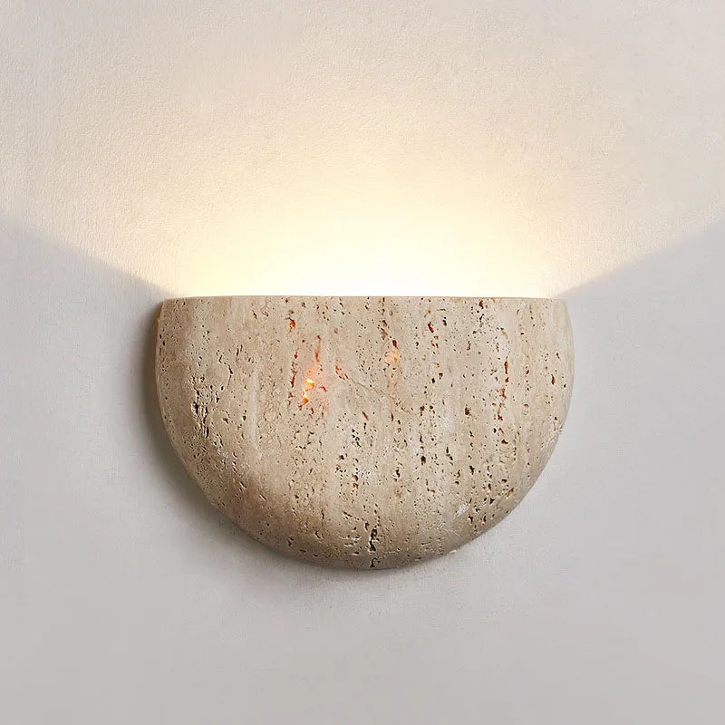 Lampada da parete in travertino naturale — Luce a mezza cupola in pietra intagliata