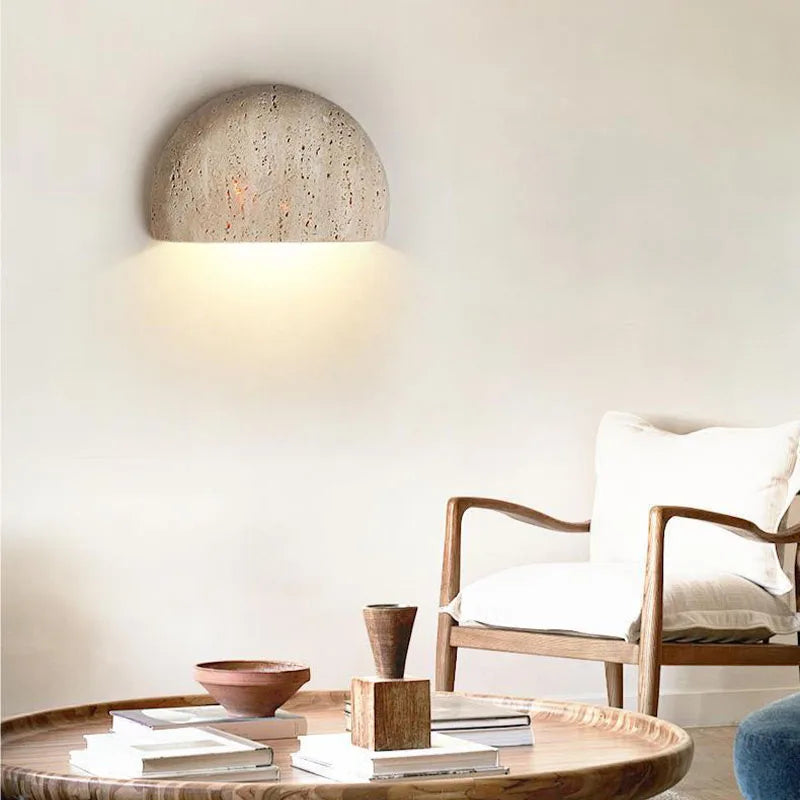 Lampada da parete in travertino naturale — Luce a mezza cupola in pietra intagliata