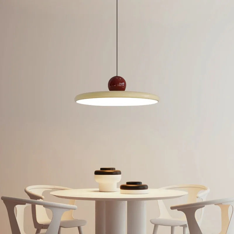 Nordisk Flyvende Tallerken Pendel | LED Loftlampe i Creme-Stil | Meowbutter