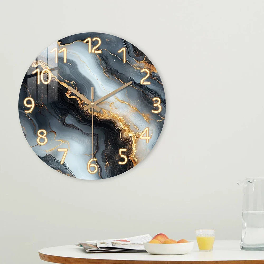 Reloj de pared de madera silencioso con cuarzo — esfera de mármol azul y dorado, cubierta de vidrio templado