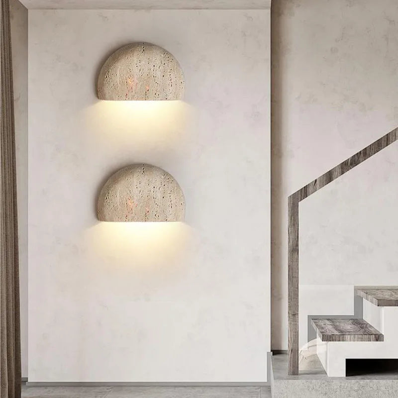 Lampada da parete in travertino naturale — Luce a mezza cupola in pietra intagliata