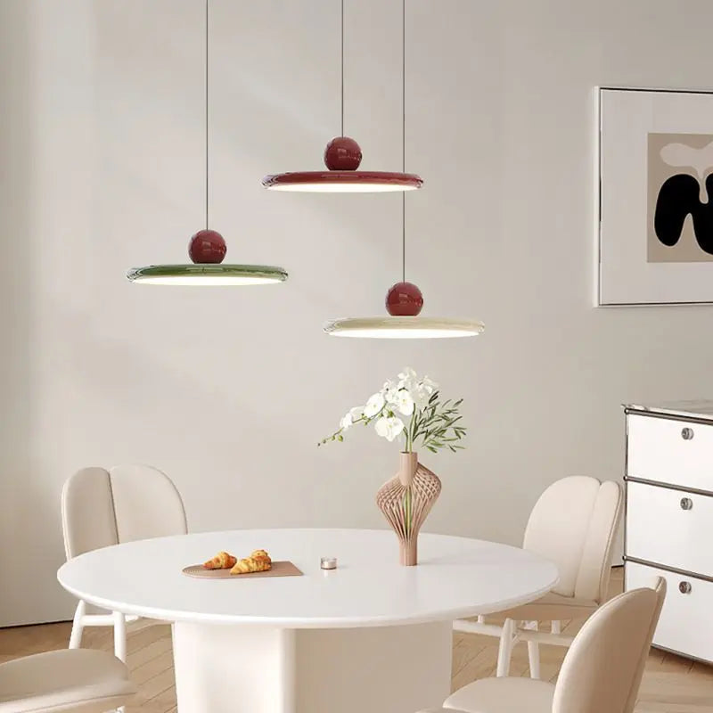 Nordisk Flyvende Tallerken Pendel | LED Loftlampe i Creme-Stil | Meowbutter