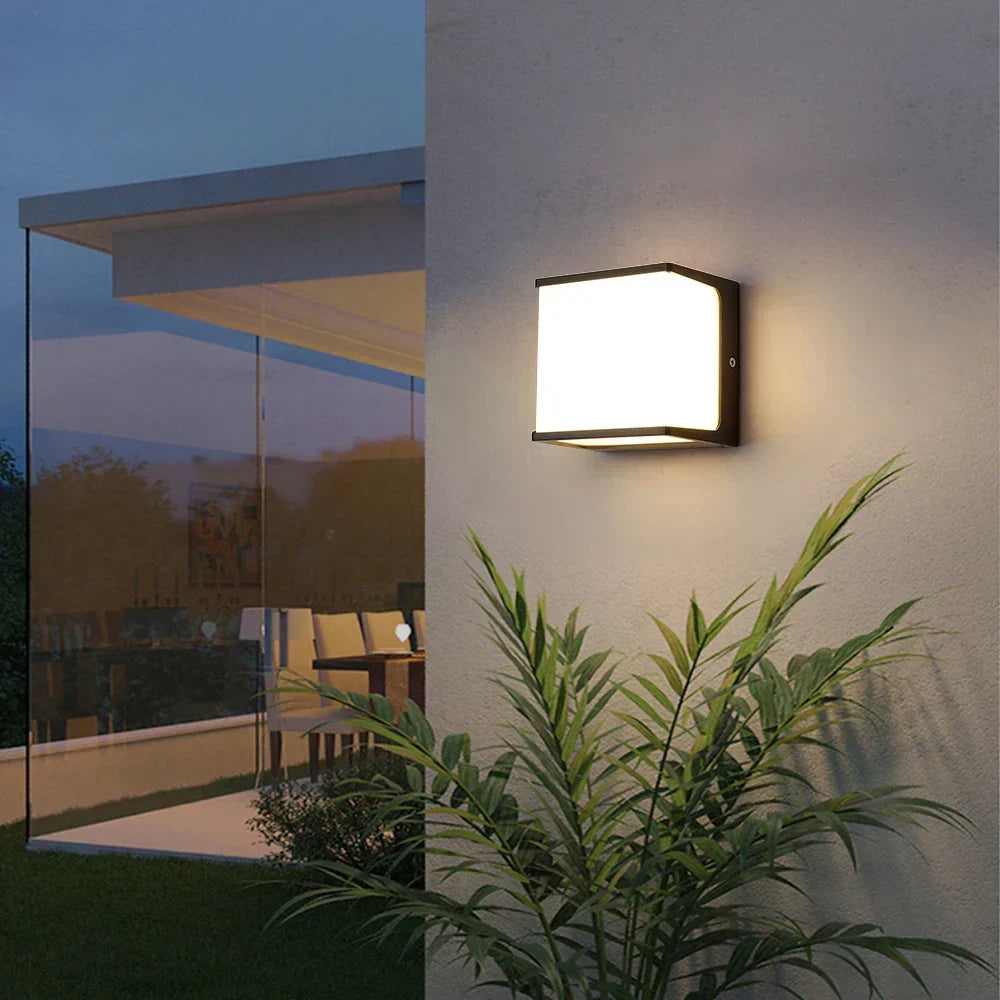 Zewnętrzna lampa ścienna LED AeroCube — wodoodporna, kompaktowa kwadratowa oprawa