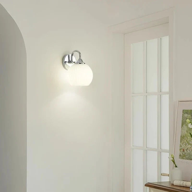 Applique murale Quashion Chrome — design minimaliste, abat-jour en verre dépoli doux