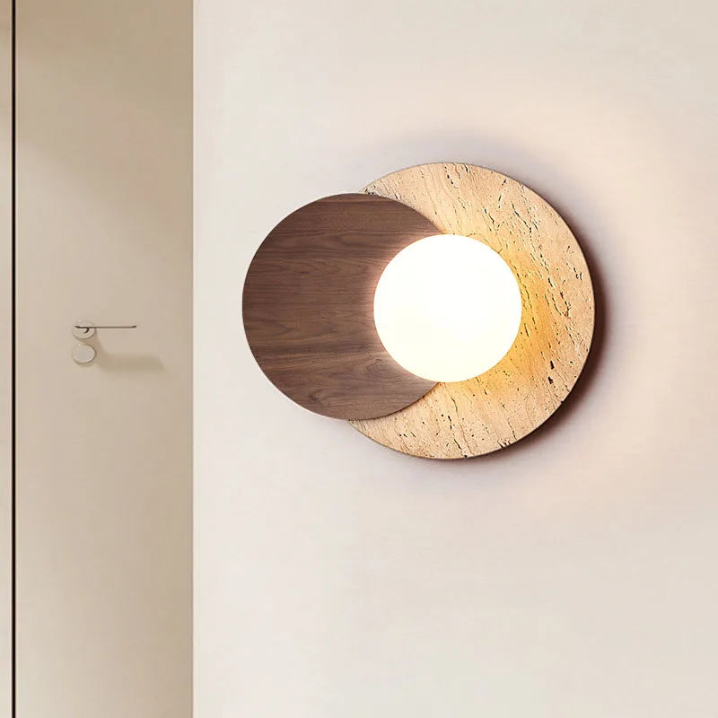 Wabi-sabi-stenvæglampe — Naturlig stentekstur, kugle i matteret glas