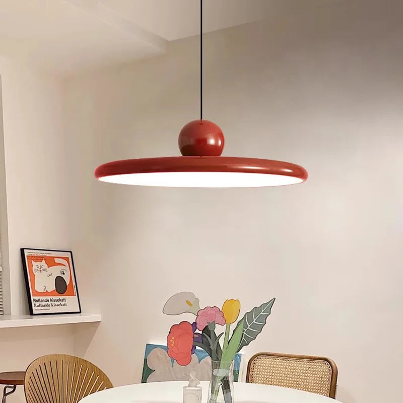 Nordisk Flyvende Tallerken Pendel | LED Loftlampe i Creme-Stil | Meowbutter