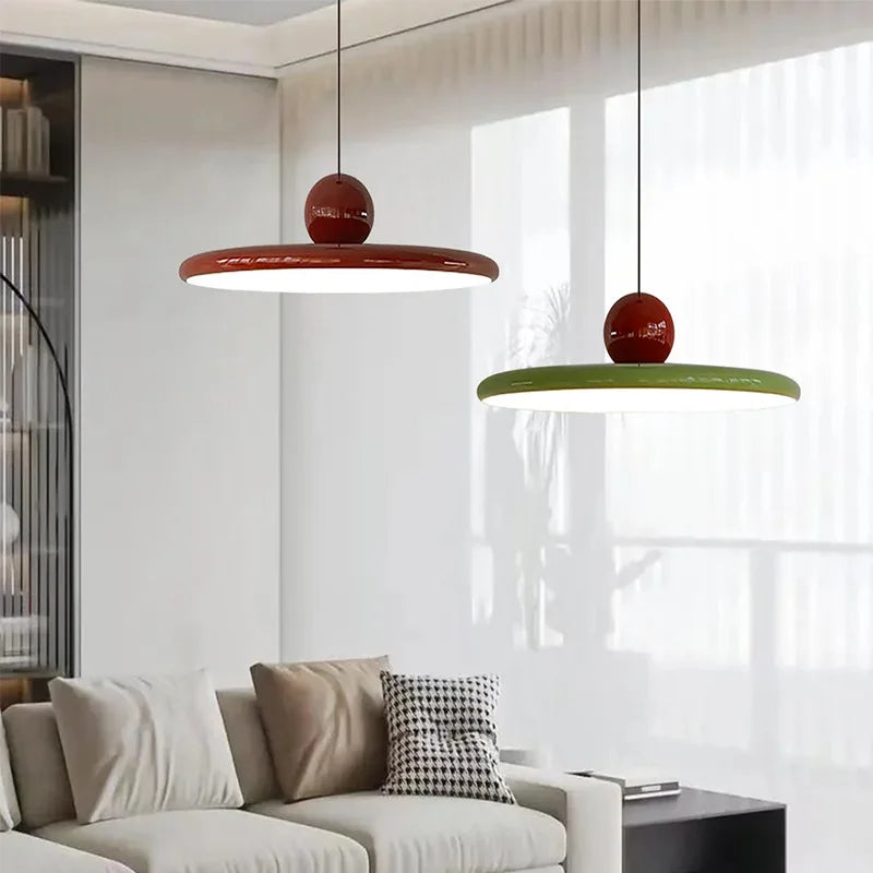 Nordisk Flyvende Tallerken Pendel | LED Loftlampe i Creme-Stil | Meowbutter