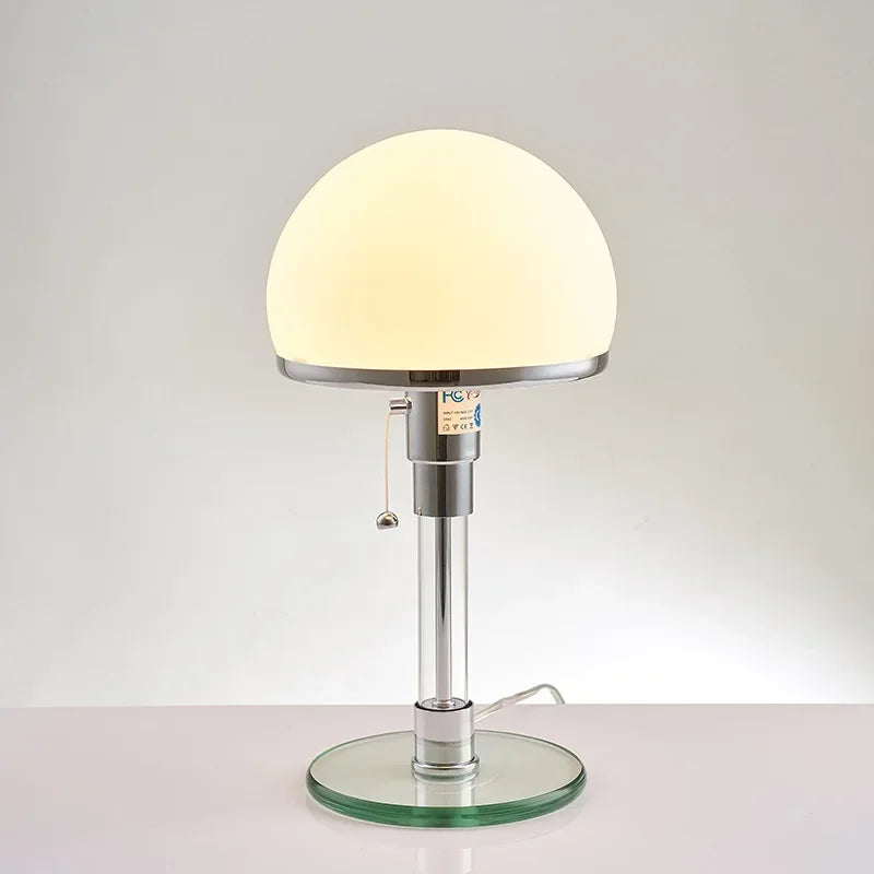 Wilhelm-Bauhaus-Tischlampe — Nordischer Lampenschirm aus Milchglas, polierter Chromfuß, 36 Cm Höhe