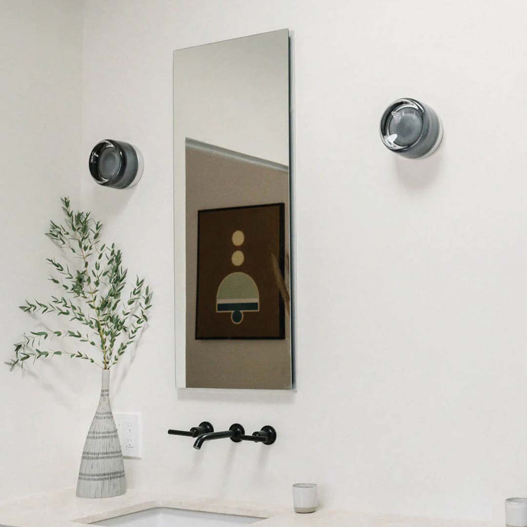 Dimple LED-væglampe — tekstureret glas, diameter på 10–12cm
