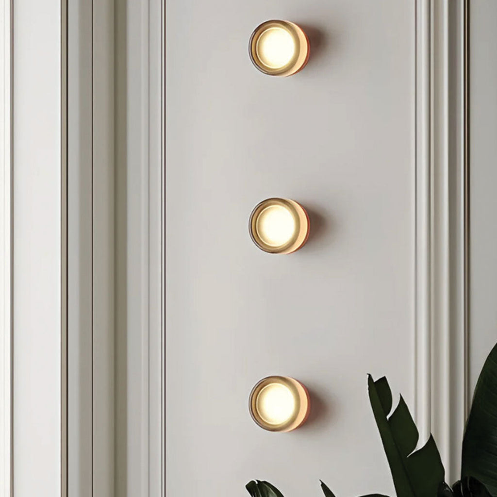 Dimple LED-væglampe — tekstureret glas, diameter på 10–12cm