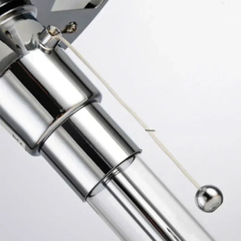 Wilhelm-Bauhaus-Tischlampe — Nordischer Lampenschirm aus Milchglas, polierter Chromfuß, 36 Cm Höhe
