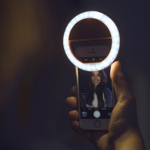 Lampe clip portable pour smartphone SnapBright — Éclairage uniforme pour selfies