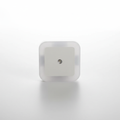 Luz nocturna LED NightSure enchufable — Luz blanca cálida activada por movimiento