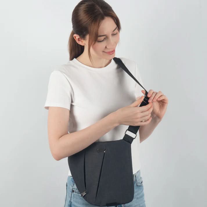 Stilvolle schwarze Umhängetasche mit RFID-Schutz | meowbutter