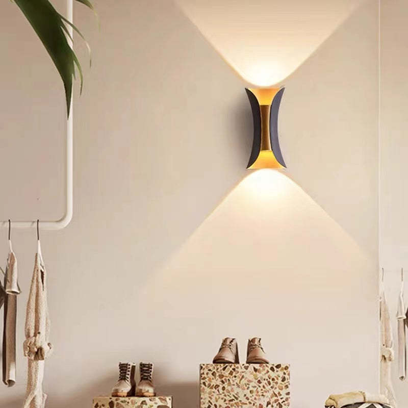 Ardell | Curved Outdoor Wall-Mounted LED Lamp
