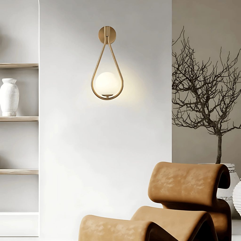 Lámpara de pared moderna en forma de gota - Estructura metálica y esfera de vidrio esmerilado