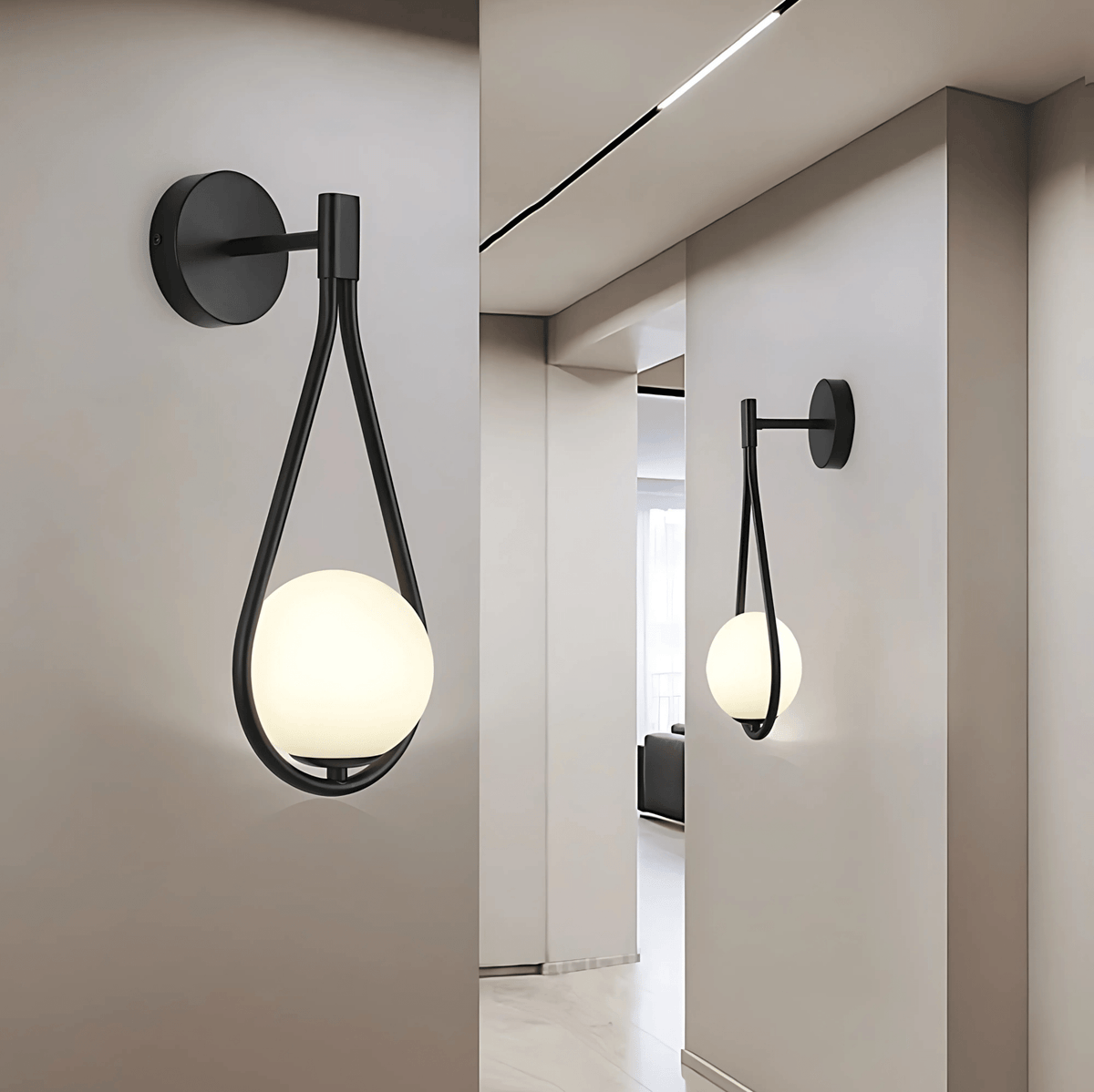 Lámpara de pared moderna en forma de gota - Estructura metálica y esfera de vidrio esmerilado