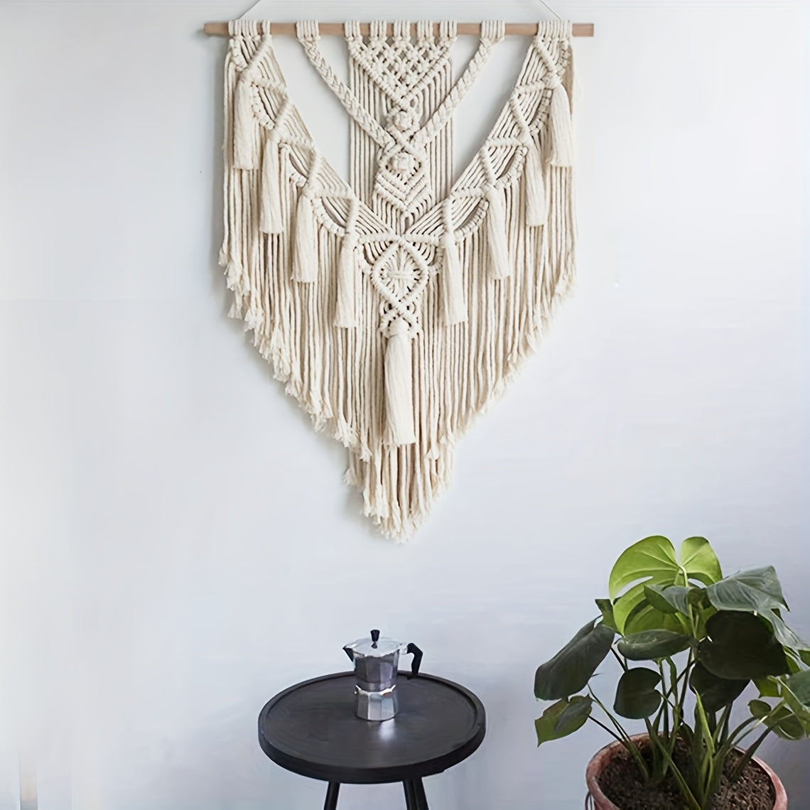 Tapeçaria de parede boémia em macramé — nós feitos à mão e franjas, 70 x 45 cm