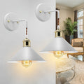 Industriell vegglampe i oljepolert metall — halvplan innfatning, solid ramme, fast tilkobling