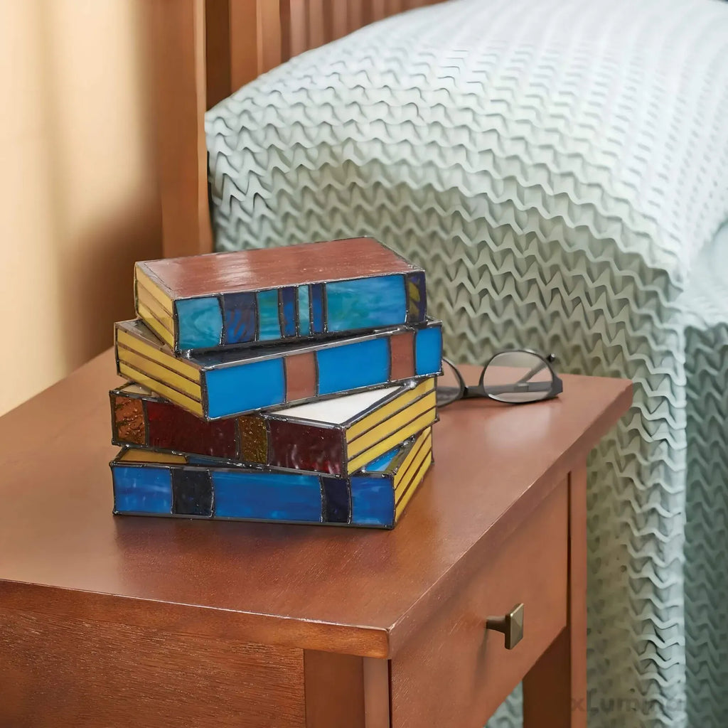 مصباح طاولة على شكل كتاب من الزجاج الملوّن مصنوع يدويًا