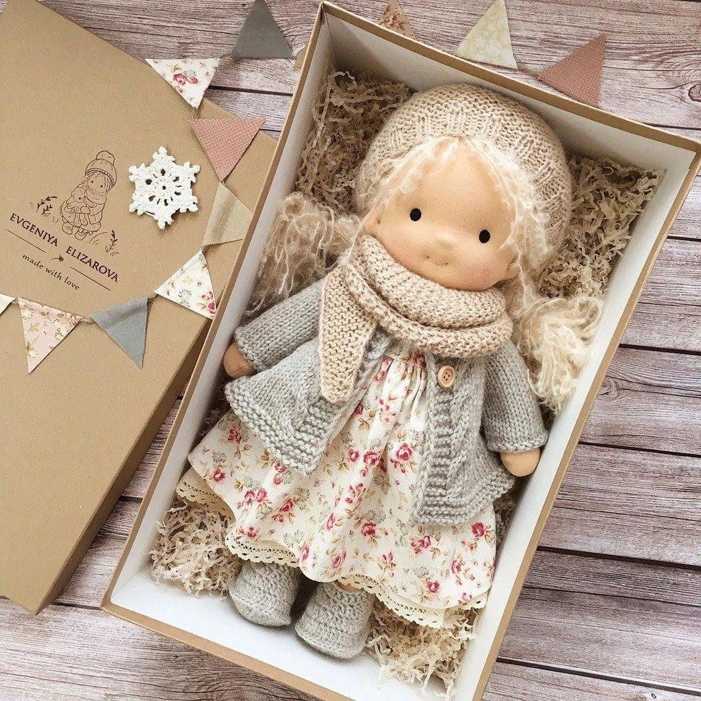 Weiche Plüsch-Babypuppe – ab 3 Jahren, sanfte Textur, klassische Silhouette