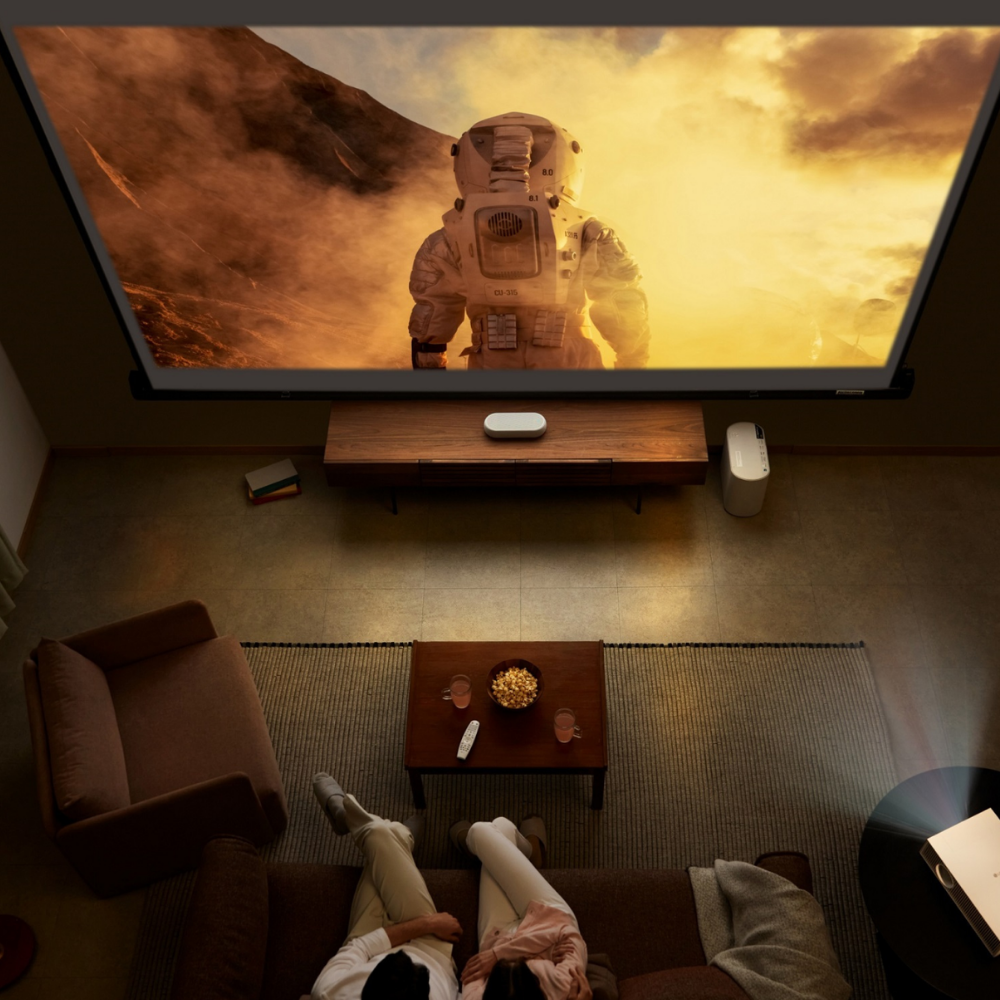 World Cup Compact Projector — HDMI Port, 100-Inch Projection