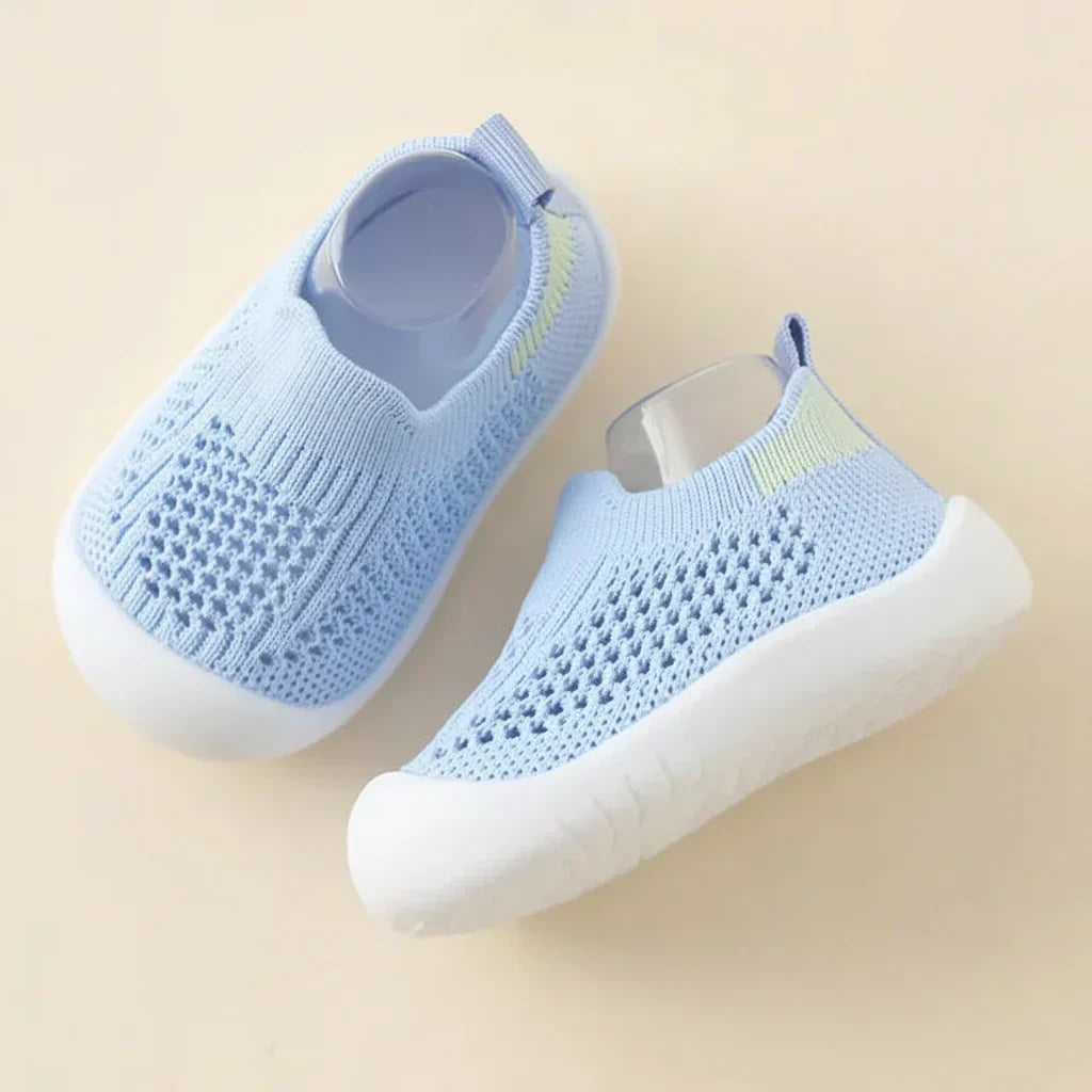 Lightweight Kids Sneakers — Breathable Mesh Upper, Non-Slip Sole