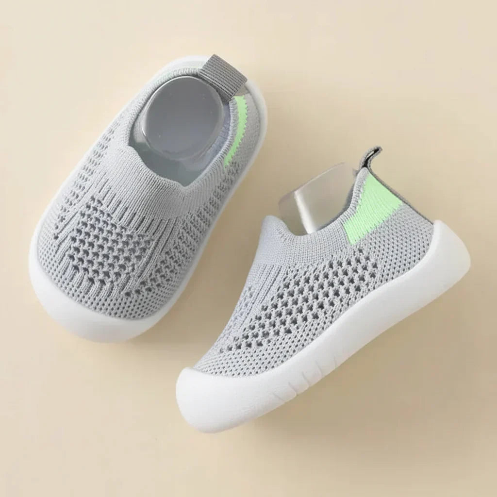Lightweight Kids Sneakers — Breathable Mesh Upper, Non-Slip Sole