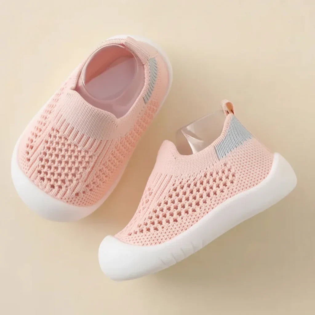 Lightweight Kids Sneakers — Breathable Mesh Upper, Non-Slip Sole
