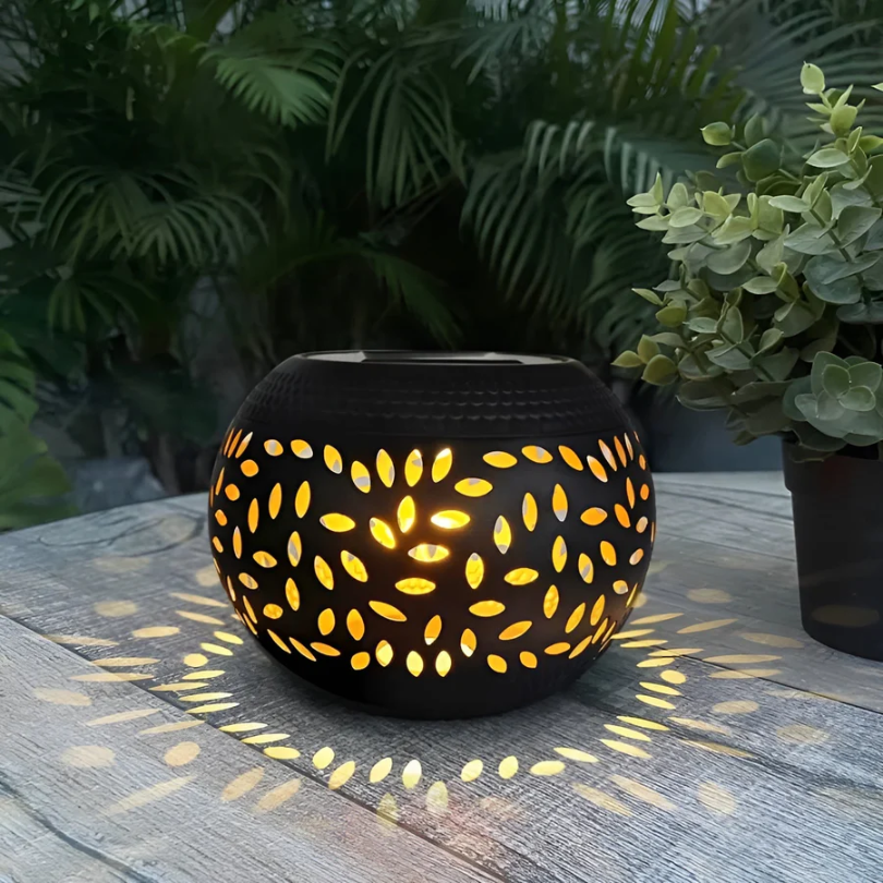Lumopattern Solar Garden Light | Decorative Metal Outdoor Lamp | Meowbutter