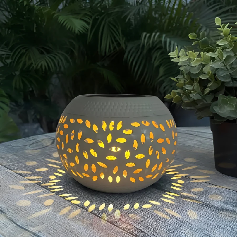 Lumopattern Solar Garden Light | Decorative Metal Outdoor Lamp | Meowbutter