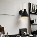Lampada da parete Mono | Lampada da parete in metallo postmoderna di Marco Bellini | Meowbutter
