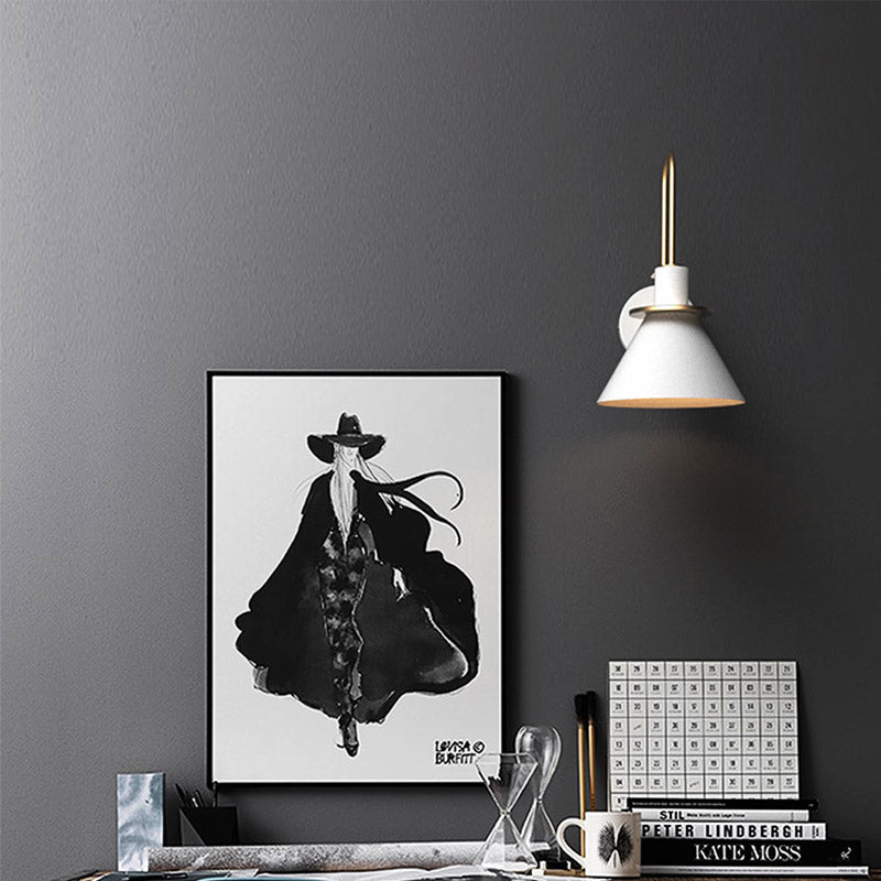 Lampada da parete Mono | Lampada da parete in metallo postmoderna di Marco Bellini | Meowbutter