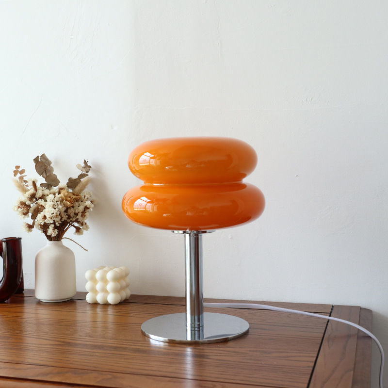 Stolní lampa ze skla v italském stylu — lesklé stínidlo ve tvaru vejce, stojan z leštěného chromu