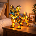 Lampe med farvet glas i hundedesign – ravfarvet LED-natlampe med flerfarvede refleksioner